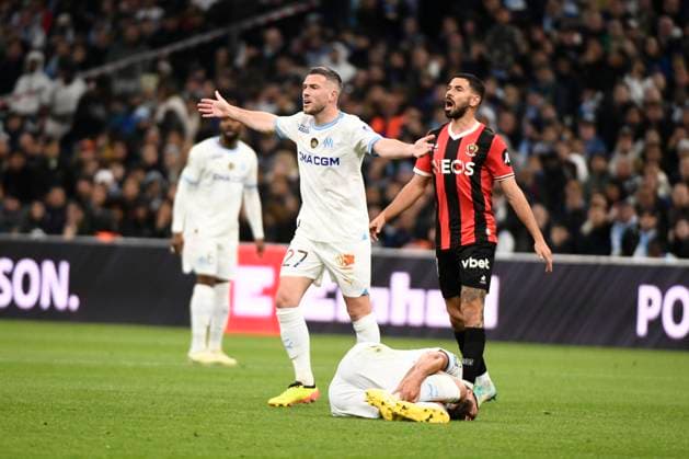 Jordan VERETOUT (OM) faute de Jean-Clair TODIBO (OGC Nice) sur Samuel GIGOT (OM) lors du match Olympique de Marseille vs. OGC Nice pour la J29 de la Ligue 1 Uber Eats au Stade VÃ lodrome, le 24 avril 2024. FOOTBALL : Olympique de Marseille vs. OGC Nice - Ligue 1 Uber Eats - 24 04 2024 ValentinaClaret Panoramic 