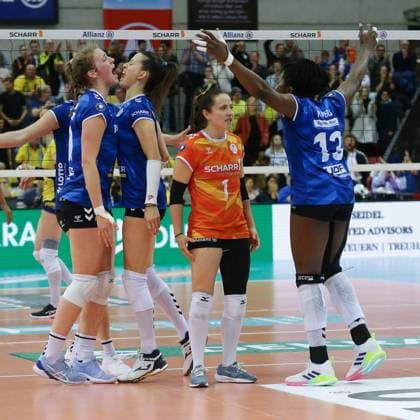 Stuttgart , Volleyball Bundesliga Womens PlayOff Final Game 4, Allianz MTV Stuttgart vs SSC Palmberg Schwerin , Stuttgart cheering , from left Jolien Knollema Maria Segura Palleres Roosa Koskelo Krystal Rivers