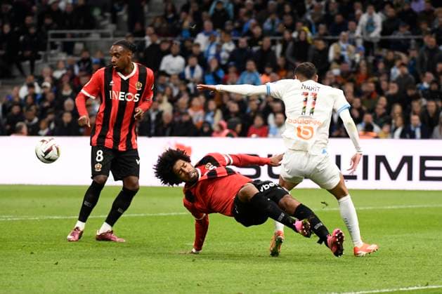 Pablo ROSARIO (OGC Nice), Dante (OGC Nice) et Amine HARIT (OM) lors du match Olympique de Marseille vs. OGC Nice pour la J29 de la Ligue 1 Uber Eats au Stade VÃ lodrome, le 24 avril 2024. FOOTBALL : Olympique de Marseille vs. OGC Nice - Ligue 1 Uber Eats - 24 04 2024 ValentinaClaret Panoramic 