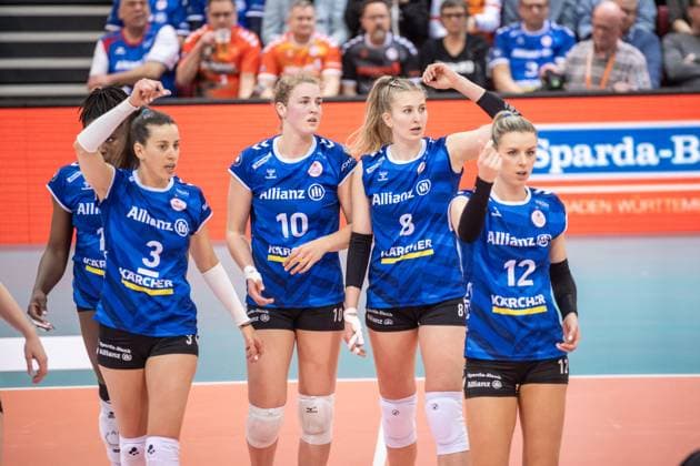 Krystal Rivers Allianz MTV Stuttgart, 13 , Maria Segura Palleres Allianz MTV Stuttgart, 03 , Jolien Knollema Allianz MTV Stuttgart, 10 , Monique Strubbe Allianz MTV Stuttgart, 08 , Britt Bongaerts Allianz MTV Stuttgart, 12 Critical looks after the referees decision Allianz MTV Stuttgart SSC Palmberg Schwerin, Sport, Volleyball Bundesliga, Women, VBL, Season 2023 24, German Championship Final Game 4, 24 04 2024, Stuttgart SCHARRena , DEU GER, Allianz MTV Stuttgart SSC Palmberg Schwerin, Volleyball, Bundesliga, easycredit VBL, German Championship Final Game 4, Season 2023 2024, 24 04 2024 Stuttgart Copyright: xSandyxDinkelackerx EP_SDR