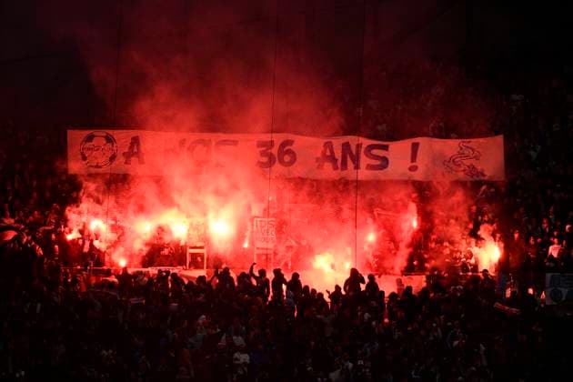 Sport Bilder des Tages Supporters OM, fumigenes lors du match Olympique de Marseille vs. OGC Nice pour la J29 de la Ligue 1 Uber Eats au Stade VÃ lodrome, le 24 avril 2024. FOOTBALL : Olympique de Marseille vs. OGC Nice - Ligue 1 Uber Eats - 24 04 2024 ValentinaClaret Panoramic 