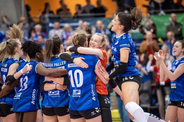 Jubilation at MTV Stuttgart after home win against Schwerin Allianz MTV Stuttgart SSC Palmberg Schwerin, Sport, Volleyball Bundesliga, Frauen, VBL, Saison 2023 24, Deutsche Meisterschaft Finale Spiel 4, 24 04 2024, Stuttgart SCHARRena , DEU GER, Allianz MTV Stuttgart SSC Palmberg Schwerin, Volleyball, Bundesliga, easycredit VBL, Deutsche Meisterschaft Finale Spiel 4, Spielzeit 2023 2024, 24 04 2024 Stuttgart Copyright: xSandyxDinkelackerx EP_SDR