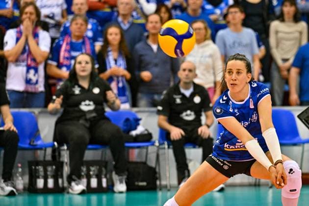 DVL PO Allianz MTV Stuttgart SSC Palmberg Schwerin, 24 04 2024 DVL, Playoff Final, Match 4, Volleyball, Women, Season 2023 24, Allianz MTV Stuttgart in blue , against SSC Palmberg Schwerin in yellow , Maria Segura Palleres, Copyright: xBEAUTIFULxSPORTS TomxBlochx