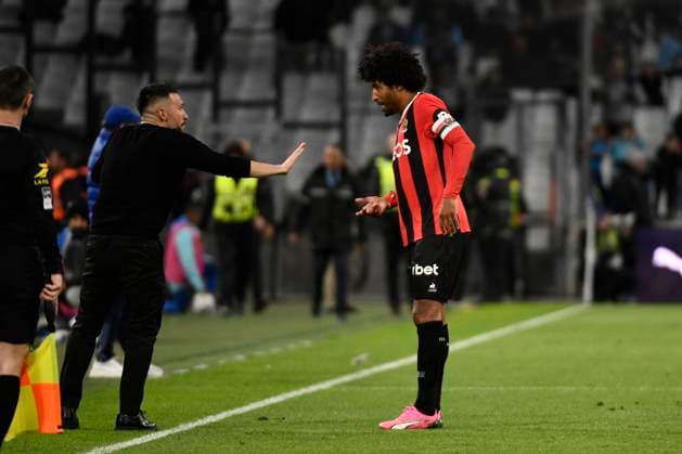 Sport Bilder des Tages Francesco FARIOLI, entraineur du OGC Nice, Dante (OGC Nice) lors du match Olympique de Marseille vs. OGC Nice pour la J29 de la Ligue 1 Uber Eats au Stade VÃ lodrome, le 24 avril 2024. FOOTBALL : Olympique de Marseille vs. OGC Nice - Ligue 1 Uber Eats - 24 04 2024 ValentinaClaret Panoramic 