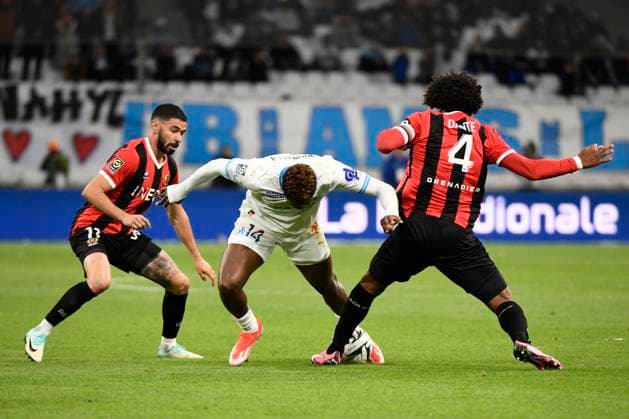 Morgan SANSON (OGC Nice), Faris PEMI MOUMBAGNA (OM), Dante (OGC Nice) lors du match Olympique de Marseille vs. OGC Nice pour la J29 de la Ligue 1 Uber Eats au Stade VÃ lodrome, le 24 avril 2024. FOOTBALL : Olympique de Marseille vs. OGC Nice - Ligue 1 Uber Eats - 24 04 2024 ValentinaClaret Panoramic 