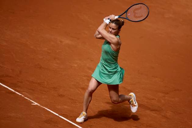 Mutua Madrid Open - Day Four Maria Sakkari of Greece returns a shot against Donna Vekic of Croatia during day four of the Mutua Madrid Open 2024 at Caja Magica on April 25, 2024, in Madrid, Spain. Madrid Caja Magica Madrid Spain RL_MMO24_00599 Copyright: xRicardoxLarreinax