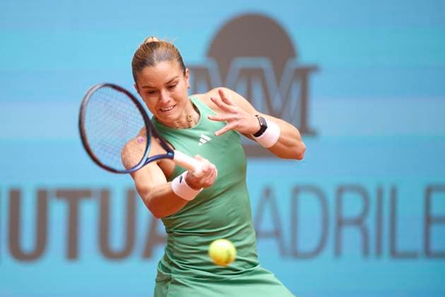 Mutua Madrid Open - Day Four Maria Sakkari of Greece returns a shot against Donna Vekic of Croatia during day four of the Mutua Madrid Open 2024 at Caja Magica on April 25, 2024, in Madrid, Spain. Madrid Caja Magica Madrid Spain RL_MMO24_00611 Copyright: xRicardoxLarreinax