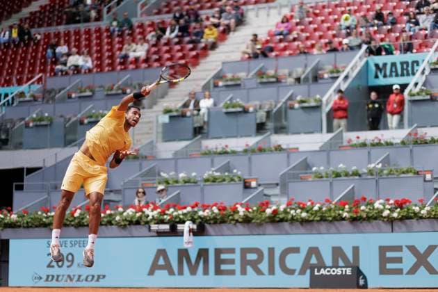 MADRID, SPAIN - APRIL 25:Felix Auger returns a shot against Yoshihito Nishioka during their match on Day 4 of the Mutua Madrid Open at Caja Magica Stadium in Madrid. ONLYxEDITORIALxUSAGE  (251219154)