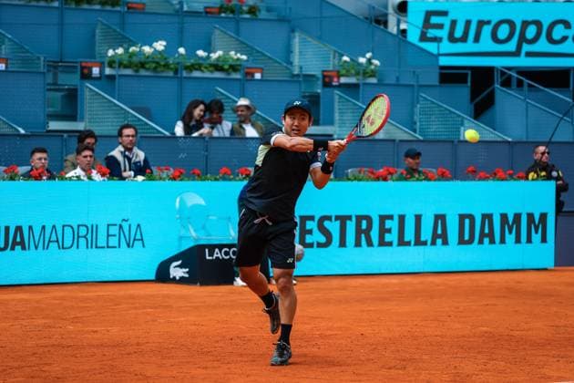 Felix Auger-Aliassime Vs Yoshihito Nishioka during he Mutua Madrid Open in Madrid, Spain - 25 Apr 2024 Yoshihito Nishioka of Japan plays against Felix Auger-Aliassime of Canada on Day Four of the Mutua Madrid Open 2024 tournament at La Caja Magica. Felix Won 2-1 Usera Spain Copyright: xMiguelxReisx xSOPAxImagesx Mutua Madrid Open MR -8743