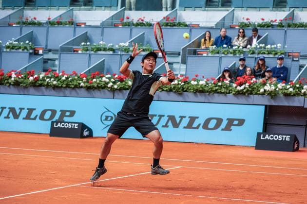 Felix Auger-Aliassime Vs Yoshihito Nishioka during he Mutua Madrid Open in Madrid, Spain - 25 Apr 2024 Yoshihito Nishioka of Japan plays against Felix Auger-Aliassime of Canada on Day Four of the Mutua Madrid Open 2024 tournament at La Caja Magica. Felix Won 2-1 Usera Spain Copyright: xMiguelxReisx xSOPAxImagesx Mutua Madrid Open MR -8783