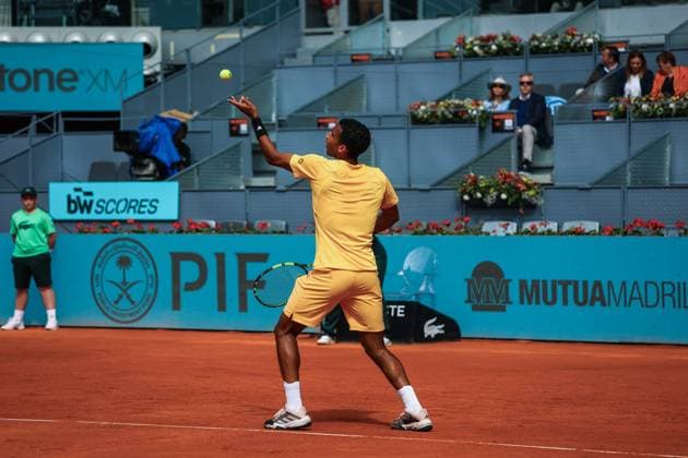Felix Auger-Aliassime Vs Yoshihito Nishioka during he Mutua Madrid Open in Madrid, Spain - 25 Apr 2024 Felix Auger-Aliassime of Canada plays against Yoshihito Nishioka of Japan (Not in view) on Day Four of the Mutua Madrid Open 2024 tournament at La Caja Magica. Felix Won 2-1 Usera Spain Copyright: xMiguelxReisx xSOPAxImagesx Mutua Madrid Open MR -8831