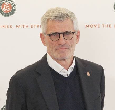 Conference de presse de Presentation du court Suzanne-Lenglen arborant son nouveau toit retractable a Roland-Garros a Paris en presence de Gilles Moretton Tennis : Le nouveau court Suzanne-Lenglen -25 04 2024 JonathanRebboah Panoramic 
