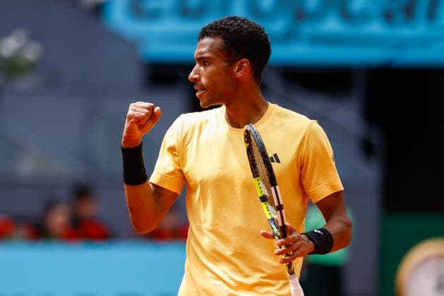 April 25, 2024, Madrid, Madrid, SPAIN: Felix Auger-Aliassime of Canada celebrates a point against Yoshihito Nishioka of Japan during the Mutua Madrid Open 2024, ATP, Tennis Herren Masters 1000 and WTA, Tennis Damen 1000, tournament celebrated at Caja Magica on April 25, 2024 in Madrid, Spain. Madrid SPAIN - ZUMAa181 20240425_zaa_a181_027 Copyright: xIrinaxR.xHipolitox