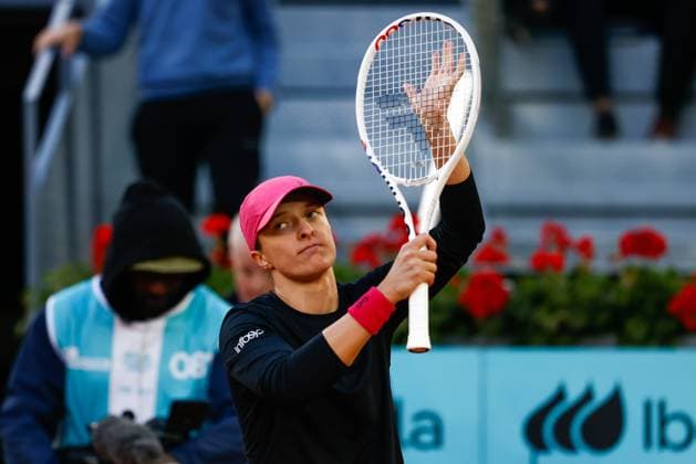 April 25, 2024, Madrid, Madrid, SPAIN: Iga Swiatek of Poland celebrates after winning against Xiyu Wang of China during the Mutua Madrid Open 2024, ATP, Tennis Herren Masters 1000 and WTA, Tennis Damen 1000, tournament celebrated at Caja Magica on April 25, 2024 in Madrid, Spain. Madrid SPAIN - ZUMAa181 20240425_zaa_a181_104 Copyright: xIrinaxR.xHipolitox