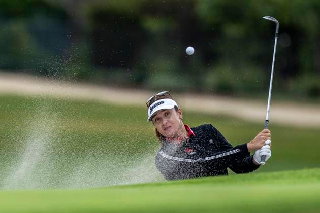 April 25, 2024, Los Angeles, California, USA: HANNAH GREEN hits out of a bunker next to the 13th hole during the 1st round of the 2024 JM Eagle LA Championship at the Wilshire Country Club in Los Angeles. Los Angeles USA - ZUMAh234 20240425_zsp_h234_005 Copyright: xMarkxEdwardxHarrisx