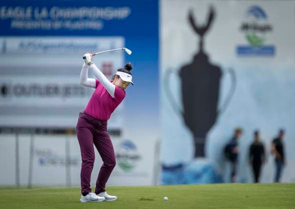 April 25, 2024, Los Angeles, California, USA: LUCY LI hits a fairway shot on the 17th hole during the 1st round of the 2024 JM Eagle LA Championship at the Wilshire Country Club in Los Angeles. LPGA, Golf Damen 2024: JM Eagle LA Championship  - ZUMAh234 20240425_zsp_h234_004 Copyright: xMarkxEdwardxHarrisx