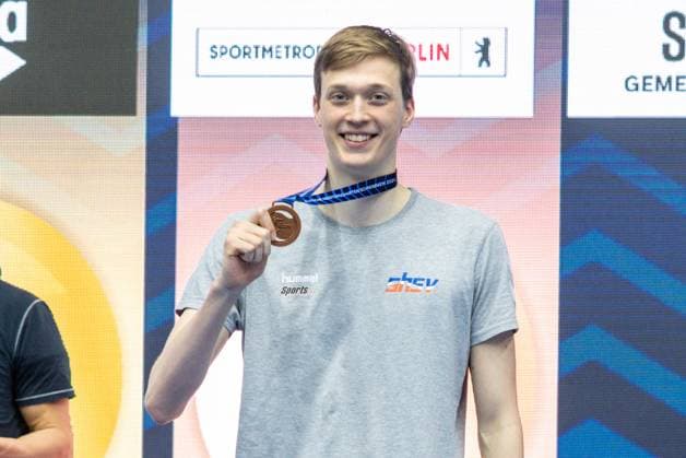 100m Rücken Maenner A-Finale Cornelius Jahn (Ahrensburger TSV), 3. Platz GER, 135. Deutsche Meisterschaften Schwimmen, Schwimmen, 25.04.2024 GER, 135. Deutsche Meisterschaften Schwimmen, Schwimmen, 25.04.2024 Berlin *** 100m Backstroke Men A Final Cornelius Jahn Ahrensburger TSV , 3rd place GER, 135 German Championships Swimming, Swimming, 25 04 2024 GER, 135 German Championships Swimming, Swimming, 25 04 2024 Berlin Copyright: xEibner-Pressefoto JadrankoxMarjax EP_JMC