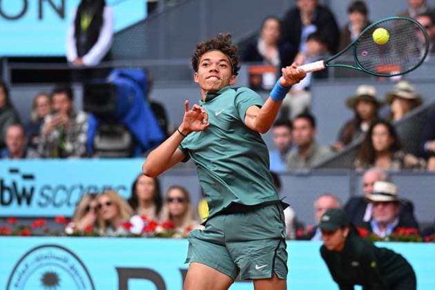 Sport Bilder des Tages Mutua Madrid Open Darwin Blanch (USA) during his first round match at the Mutua Madrid Open in Madrid , Spain, on April, 25, 2024. Photo by Corinne Dubreuil ABACAPRESS.COM Madrid Spain  Copyright: xDubreuilxCorinne ABACAx