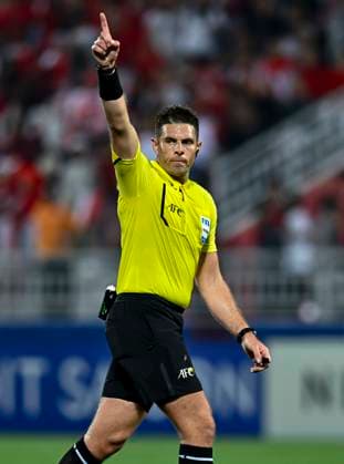 South Korea v Indonesia - AFC U23 Asian Cup Quarter Final Referee Shaun Evans from Australia is reacting during the AFC U23 Asian Cup Qatar 2024 quarter-final match between South Korea and Indonesia at Abdullah Bin Khalifa Stadium in Doha, Qatar, on April 25, 2024. DOHA Qatar  Copyright: xNoushadxThekkayilx originalFilename:varittyakkal-southkor240426_npk2H.jpg