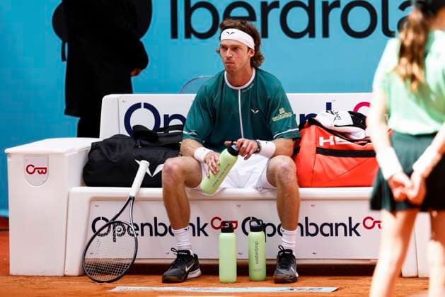 April 26, 2024, Madrid, Madrid, SPAIN: Andrey Rublev of Russia looks on against Facundo Bagnis of Argentina during the Mutua Madrid Open 2024, ATP, Tennis Herren Masters 1000 and WTA, Tennis Damen 1000, tournament celebrated at Caja Magica on April 26, 2024 in Madrid, Spain. Madrid SPAIN - ZUMAa181 20240426_zaa_a181_012 Copyright: xIrinaxR.xHipolitox