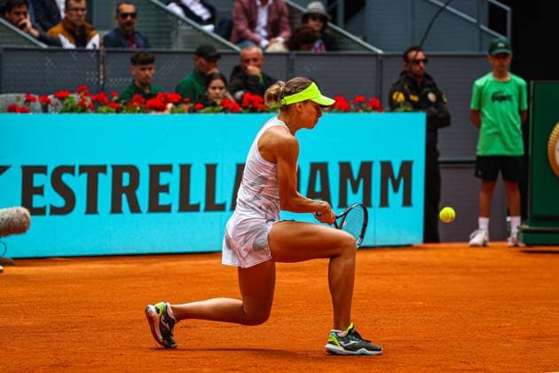 Mutua Madrid Open 2024: Magda Linette Vs Aryna Sabalenka in Spain - 26 Apr 2024 Magda Linette of Poland plays against Aryna Sabalenka of Belarus on Day Five of the Mutua Madrid Open 2024 tournament at La Caja Magica. Final score; Magda Linette 1:2 Aryna Sabalenka. Usera Spain Copyright: xMiguelxReisx xSOPAxImagesx Mutua Madrid Open MR -9620