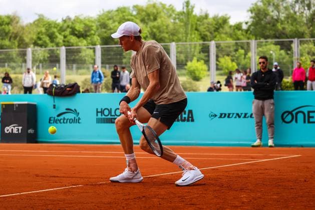 Mutua Madrid Open 2024: Casper Ruud Vs Jannik Sinner in Spain - 26 Apr 2024 Jannik Sinner of Italy practice against Casper Ruud of Norway on Day Five of the Mutua Madrid Open 2024 tournament at La Caja Magica. Usera Spain Copyright: xMiguelxReisx xSOPAxImagesx Mutua Madrid Open MR -3050