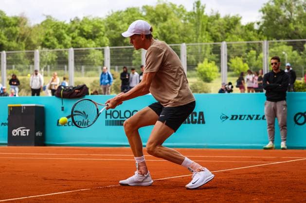Mutua Madrid Open 2024: Casper Ruud Vs Jannik Sinner in Spain - 26 Apr 2024 Jannik Sinner of Italy practice against Casper Ruud of Norway on Day Five of the Mutua Madrid Open 2024 tournament at La Caja Magica. Usera Spain Copyright: xMiguelxReisx xSOPAxImagesx Mutua Madrid Open MR -3051