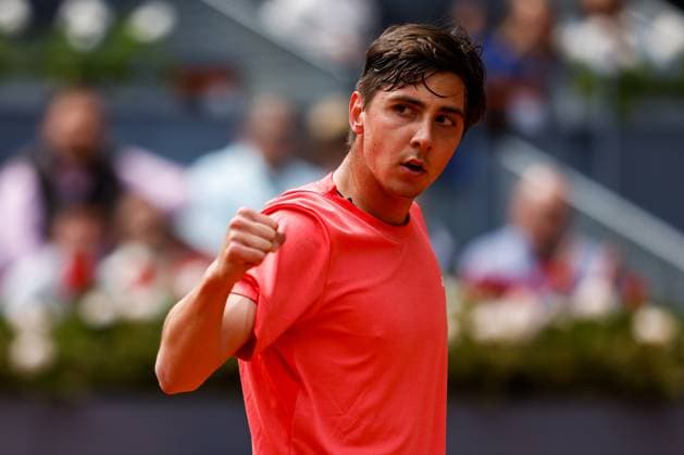 April 26, 2024, Madrid, Madrid, SPAIN: Alexander Shevchenko of Kazakhstan celebrates a point against Carlos Alcaraz of Spain during the Mutua Madrid Open 2024, ATP, Tennis Herren Masters 1000 and WTA, Tennis Damen 1000, tournament celebrated at Caja Magica on April 26, 2024 in Madrid, Spain. Madrid SPAIN - ZUMAa181 20240426_zaa_a181_026 Copyright: xIrinaxR.xHipolitox