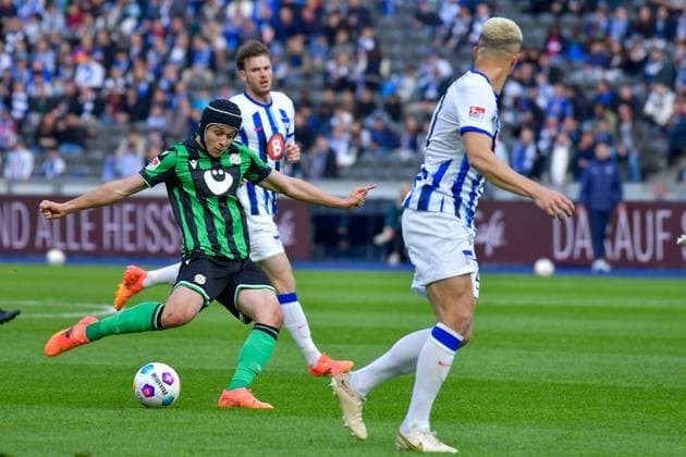 Soccer 2 Bundesliga, Hertha BSC Hannover 96 26 04 2024,xdanx,Soccer 2 Bundesliga, Hertha BSC Hannover 96, v l Nicolo Tresoldi Hannover 96 9 ,zum Torschuss DFL DFB REGULATIONS PROHIBIT ANY USE OF PHOTOGRAPHS as IMAGE SEQUENCES and or QUASI VIDEO Foto Daniel Lakomski Berlin Olympiastadion Berlin Berlin Germany EN Copyright: xDanielxLakomskix