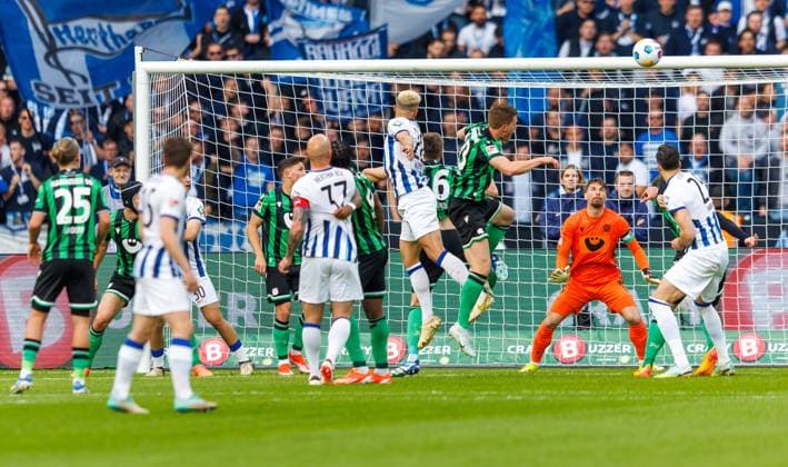 Berlin, 26 04 2024, Soccer, 2 Bundesliga, Matchday 31, Hertha BSC Hannover 96, Olympiastadion Berlins Marc Oliver Kempf M scores to 1 0 against goalkeeper Ron Robert Zieler of Hannover 96 DFL regulations and DFB regulations prohibit any use of photographs as image sequences and or quasi video, Foto Andreas Gora Hertha BSC Hannover 96