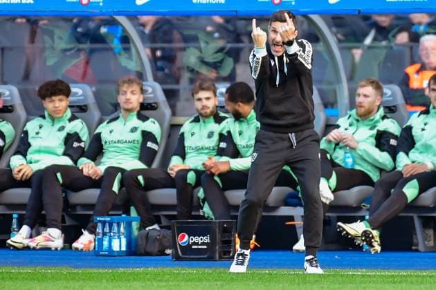 Soccer 2 Bundesliga, Hertha BSC Hannover 96 26 04 2024,xdanx,Soccer 2 Bundesliga, Hertha BSC Hannover 96, v l Stefan Leitl Hannover 96 Trainer ,gibt Anweisungen, gestikuliert mit den Armen, gesticulate, gives instructions DFL DFB REGULATIONS PROHIBIT ANY USE OF PHOTOGRAPHS as IMAGE SEQUENCES and or QUASI VIDEO Foto Daniel Lakomski Berlin Olympiastadion Berlin Berlin Deutschland DE Copyright: xDanielxLakomskix