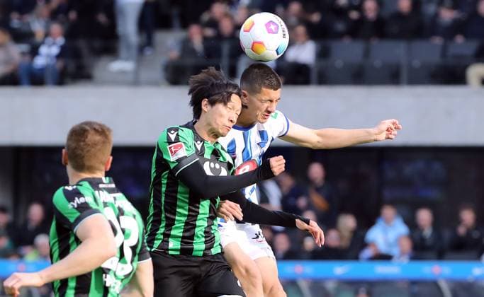Sei Muroya, Ibrahim Maza duel match scene action sport football soccer DFL 2 Bundesliga Men 31 Matchday Season 2023 2024 26 04 2024 Hertha BSC Berlin vs Hannover 96 DFL regulations prohibit any use of photographs as image sequences and or quasi video