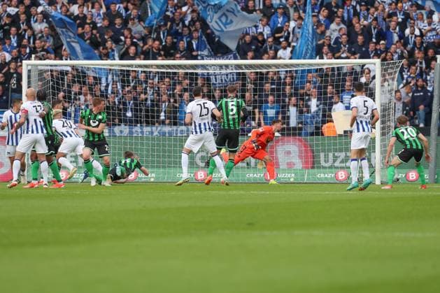 26 04 2024, xtgx, Soccer 2 Bundesliga, Hertha BSC Berlin Hannover 96 emspor, v l goal to 1 0 by by Marc Oliver Kempf Hertha, 20 DFL DFB REGULATIONS PROHIBIT ANY USE OF PHOTOGRAPHS as IMAGE SEQUENCES and or QUASI VIDEO Berlin
