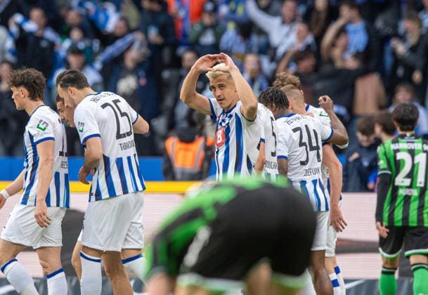 Soccer, Men, Season 2023 2024, 2 Bundesliga 31 Matchday , Hertha BSC Hannover 96, Marc Oliver Kempf Hertha BSC cheering after goal to 1 0, 26 04 2024, Copyright: xSebastianxRäppold MatthiasxKochx
