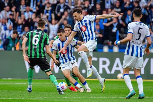 Soccer 2 Bundesliga, Hertha BSC Hannover 96 26 04 2024,xdanx,Soccer 2 Bundesliga, Hertha BSC Hannover 96, v l Fabian Kunze Hannover 96 6 ,Ibrahim Maza Hertha BSC 30 ,Haris Tabakovic Hertha BSC 25 ,Andreas Bouchalakis Hertha BSC 5 ,duel, duel, fight, tackle DFL DFB REGULATIONS PROHIBIT ANY USE OF PHOTOGRAPHS as IMAGE SEQUENCES and or QUASI VIDEO Photo Daniel Lakomski Berlin Olympiastadion Berlin Berlin Germany EN Copyright: xDanielxLakomskix
