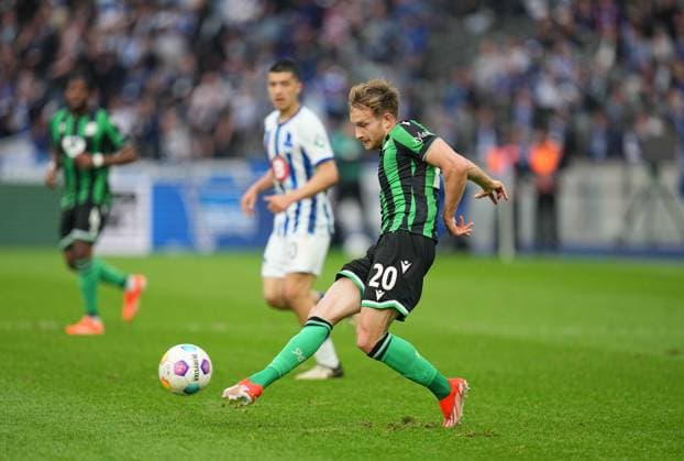 Jannik Dehm Hannover 96 controls the ball, 2 Bundesliga, Hertha BSC vs Hannover 96, Olympic Stadium on April 26, 2024 in Berlin, Germany Photo by Ulrik Pedersen DeFodi Images Jannik Dehm Hannover 96 controls the ball, 2 Bundesliga, Hertha BSC vs Hannover 96, Olympic Stadium on April 26, 2024 in Berlin, Germany Photo by Ulrik Pedersen DeFodi Images DFB DFL REGULATIONS PROHIBIT ANY USE OF PHOTOGRAPHS AS IMAGE SEQUENCES AND OR QUASI VIDEO Defodi 659 191524 01000938 Defodi-659 DFB DFL REGULATIONS PROHIBIT ANY USE OF PHOTOGRAPHS AS IMAGE SEQUENCES AND OR QUASI-VIDEO.