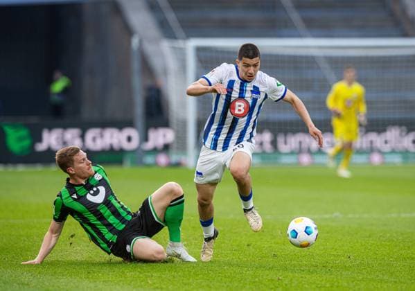 Soccer, Men, Season 2023 2024, 2 Bundesliga 31 Matchday , Hertha BSC Hannover 96, v l Marcel Halstenberg Hannover 96 , Ibrahim Maza Hertha BSC , 26 04 2024, Copyright: xSebastianxRäppold MatthiasxKochx
