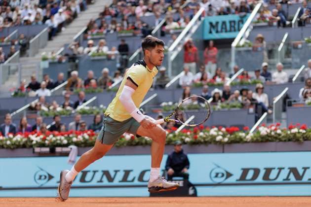 MADRID, SPAIN - APRIL 26:Carlos Alcaraz returns the ball against Alexander Shevchenko during their match on Day 5 of the Mutua Madrid Open at Caja Magica Stadium in Madrid. ONLYxEDITORIALxUSAGE (251341814)