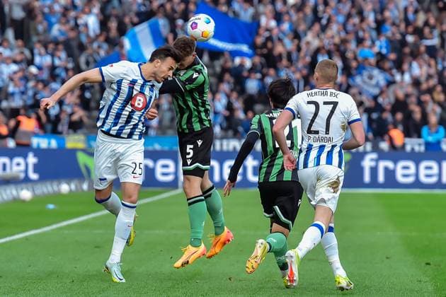 Soccer 2 Bundesliga, Hertha BSC Hannover 96 26 04 2024,xdanx,Soccer 2 Bundesliga, Hertha BSC Hannover 96, v l Haris Tabakovic Hertha BSC 25 ,Phil Neumann Hannover 96 5 ,Sei Muroya Hannover 96 21 ,Palko Dardai Hertha BSC 27 ,duel, duel, fight, tackle, header DFL DFB REGULATIONS PROHIBIT ANY USE OF PHOTOGRAPHS as IMAGE SEQUENCES and or QUASI VIDEO Photo Daniel Lakomski Berlin Olympiastadion Berlin Berlin Germany EN Copyright: xDanielxLakomskix