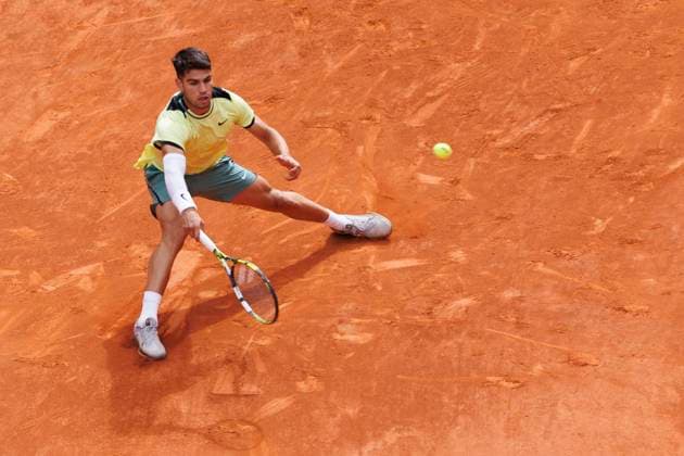 MADRID, SPAIN - APRIL 26:Carlos Alcaraz returns the ball against Alexander Shevchenko during their match on Day 5 of the Mutua Madrid Open at Caja Magica Stadium in Madrid. ONLYxEDITORIALxUSAGE (251341822)
