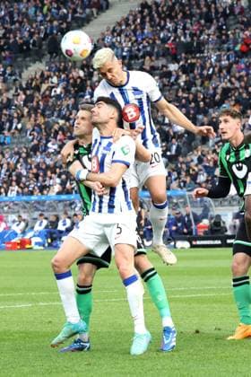 DEU, DFL, 2 FBL, Hertha BSC vs Hannover 96, 26 04 2024, Berliner Olympiastadion, Berlin, DEU, DFL, 2 FBL, Hertha BSC vs Hannover 96, in the picture Marc Oliver Kempf Hertha BSC Berlin 20 , Andreas Bouchalakis Hertha BSC Berlin 5 , Fabian Kunze Hannover 96 6 DFL regulations prohibit any use of Photographs as image sequences and or quasi video Foto Juergen Engler nordphoto GmbH nordphotoxGmbHx xEngler nph00076