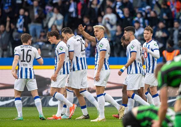 Soccer, Men, Season 2023 2024, 2 Bundesliga 31 Matchday , Hertha BSC Hannover 96, f l Jonjoe Kenny Hertha BSC , Fabian Reese Hertha BSC , Haris Tabakovic Hertha BSC , Marc Oliver Kempf Hertha BSC , Andreas Bouchalakis Hertha BSC , Pascal Klemens Hertha BSC , Celebration after goal to 1 0, 26 04 2024, Copyright: xSebastianxRäppold MatthiasxKochx