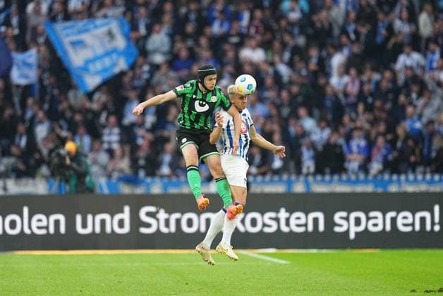 Marc Oliver Kempf Hertha Berlin and NicolÃ² Tresoldi Hannover 96 battle for the ball, 2 Bundesliga, Hertha BSC vs Hannover 96, Olympic Stadium on April 26, 2024 in Berlin, Germany Photo by Ulrik Pedersen DeFodi Images Marc Oliver Kempf Hertha Berlin and NicolÃ² Tresoldi Hannover 96 battle for the ball, 2 Bundesliga, Hertha BSC vs Hannover 96, Olympic Stadium on April 26, 2024 in Berlin, Germany Photo by Ulrik Pedersen DeFodi Images DFB DFL REGULATIONS PROHIBIT ANY USE OF PHOTOGRAPHS AS IMAGE SEQUENCES AND OR QUASI VIDEO Defodi 659 194026 01000664 Defodi-659 DFB DFL REGULATIONS PROHIBIT ANY USE OF PHOTOGRAPHS AS IMAGE SEQUENCES AND OR QUASI-VIDEO.