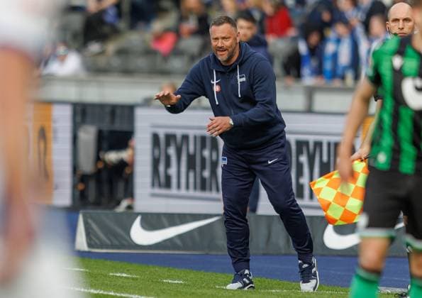 Berlin, 26 04 24, Soccer, 2 Bundesliga, Matchday 31, Hertha BSC Hannover 96, Olympiastadion Coach Pal Dardai of Hertha BSC gesticulating on the sidelines DFL regulations and DFB regulations prohibit any use of photographs as image sequences and or quasi video, Foto Andreas Gora Hertha BSC Hannover 96