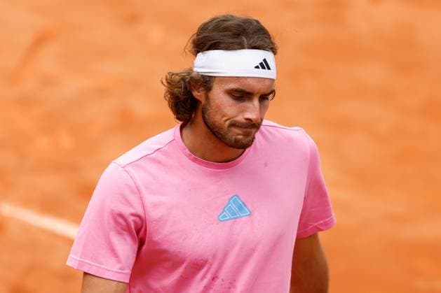 April 26, 2024, Madrid, Madrid, SPAIN: Stefanos Tsitsipas of Greece practices during the Mutua Madrid Open 2024, ATP, Tennis Herren Masters 1000 and WTA, Tennis Damen 1000, tournament celebrated at Caja Magica on April 26, 2024 in Madrid, Spain. Madrid SPAIN - ZUMAa181 20240426_zaa_a181_057 Copyright: xIrinaxR.xHipolitox
