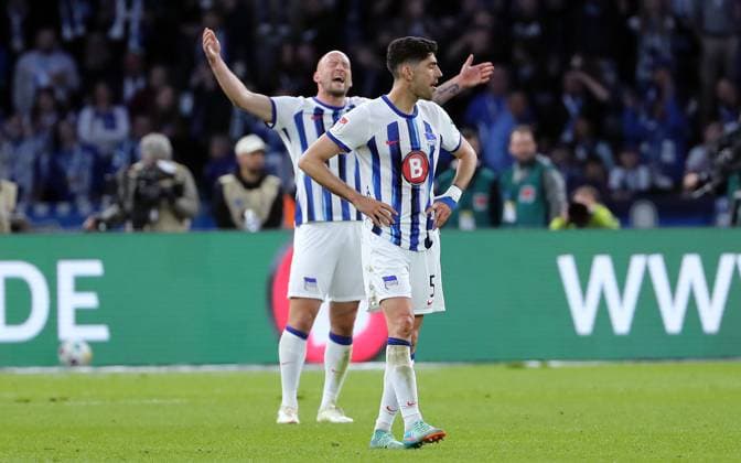Toni Leistner, Andreas Bouchalakis disappointed after the end of the match Disappointment Sport Football Soccer DFL 2 Bundesliga Men 31 Matchday Season 2023 2024 26 04 2024 Hertha BSC Berlin vs Hannover 96 DFL regulations prohibit any use of photographs as image sequences and or quasi video