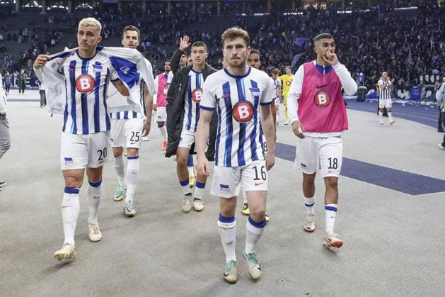 26 04 2024, xtgx, Soccer 2 Bundesliga, Hertha BSC Berlin Hannover 96 emspor, v l Marc Oliver Kempf Hertha, 20 , Wilfried Kanga Hertha, 18 , Jonjoe Kenny Hertha, 16 DFL DFB REGULATIONS PROHIBIT ANY USE OF PHOTOGRAPHS as IMAGE SEQUENCES and or QUASI VIDEO Berlin