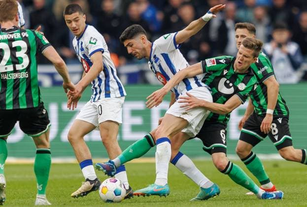 Berlin, 26 04 24, Soccer, 2 Bundesliga, Matchday 31, Hertha BSC Hannover 96, Olympiastadion Berlins Andreas Bouchalakis fights against Fabian Kunze of Hannover 96 for the ball DFL regulations and DFB regulations prohibit any use of photographs as image sequences and or quasi video, Foto Andreas Gora Hertha BSC Hannover 96