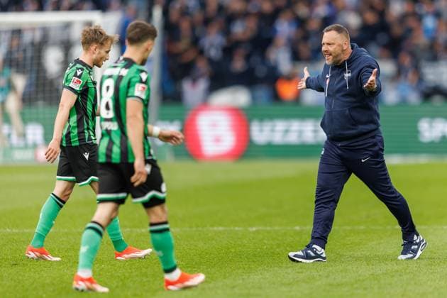 Berlin, 26 04 24, Soccer, 2 Bundesliga, Matchday 31, Hertha BSC Hannover 96, Olympiastadion Coach Pal Dardai of Hertha BSC runs gesticulating across the pitch DFL regulations and DFB regulations prohibit any use of photographs as image sequences and or quasi video, Foto Andreas Gora Hertha BSC Hannover 96
