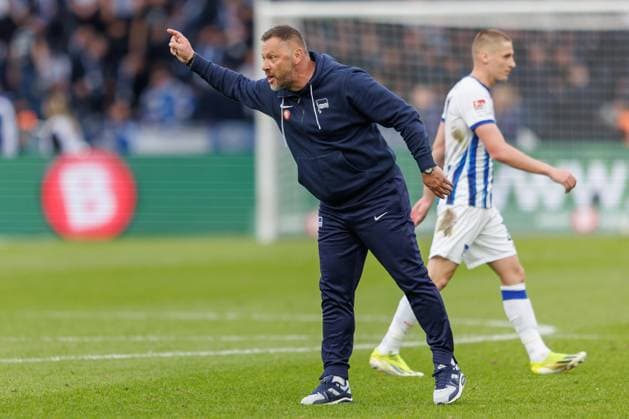 Berlin, 26 04 24, Soccer, 2 Bundesliga, Matchday 31, Hertha BSC Hannover 96, Olympiastadion Coach Pal Dardai of Hertha BSC runs gesticulating across the pitch DFL regulations and DFB regulations prohibit any use of photographs as image sequences and or quasi video, Foto Andreas Gora Hertha BSC Hannover 96